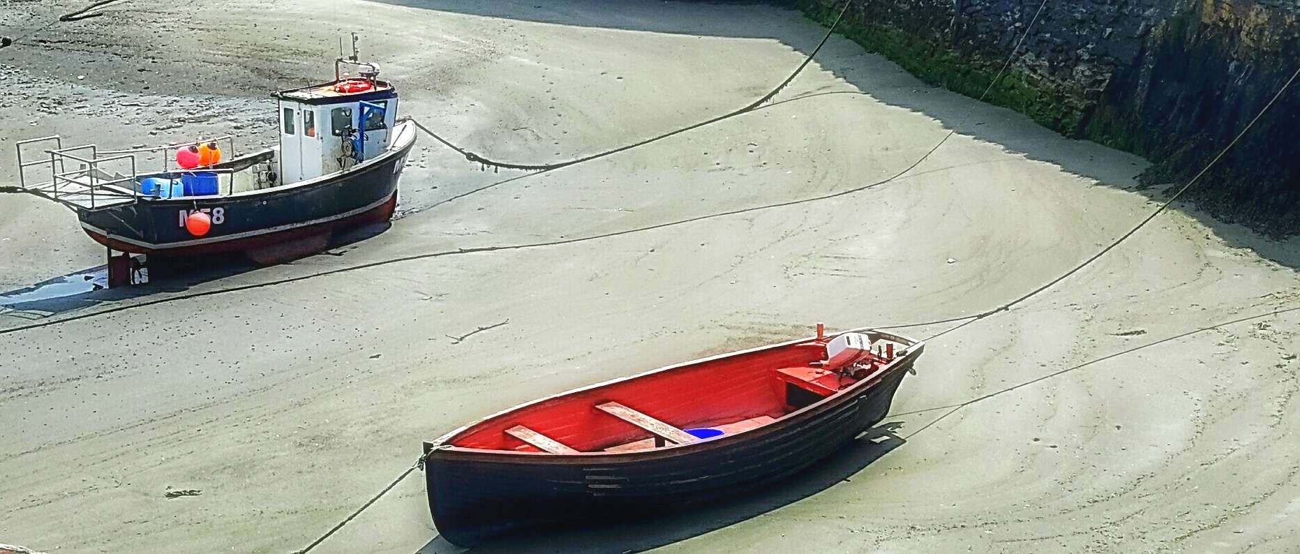 porthgain harbour boats